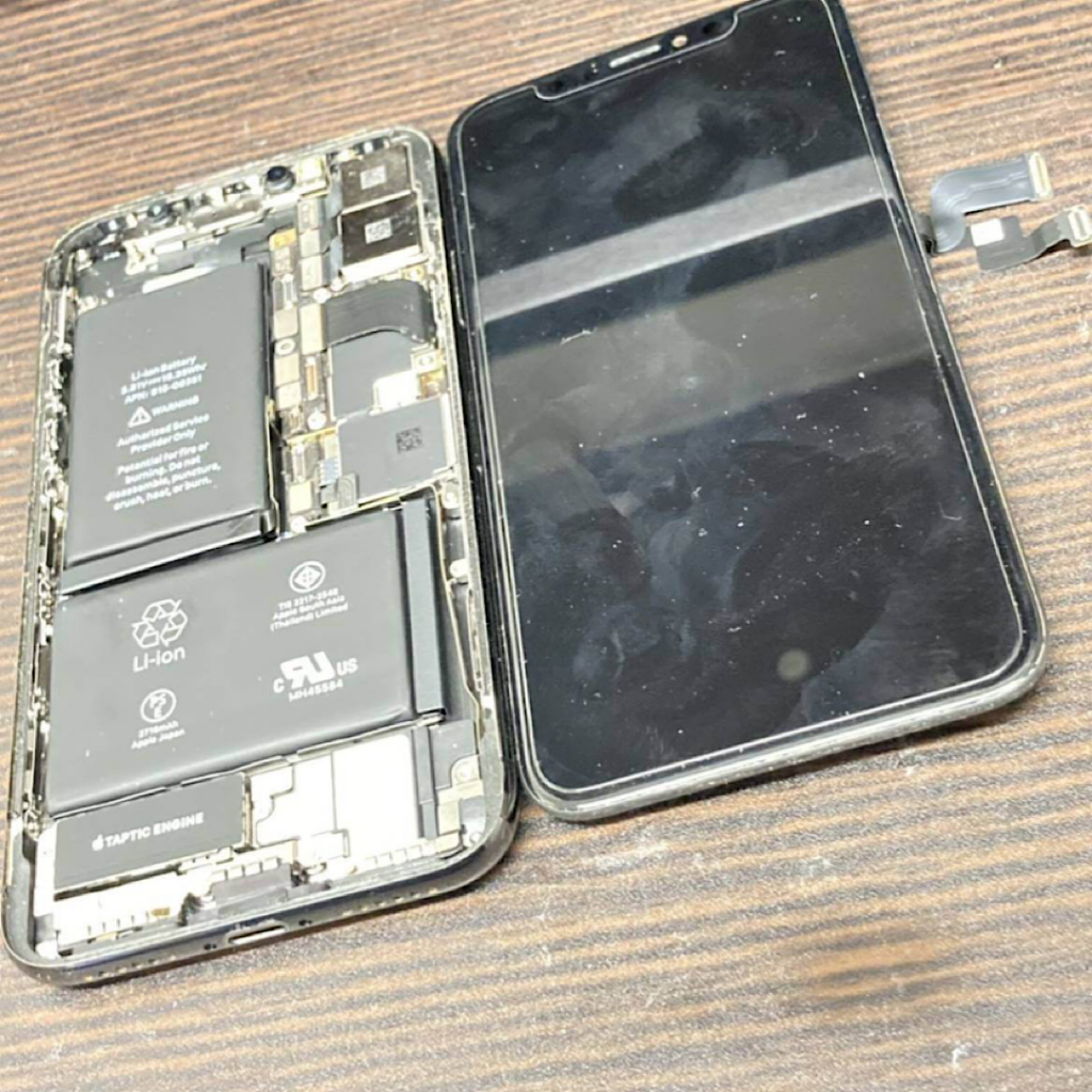 iPhone11Pro 画面が映らない！液晶交換修理| 福生市横田基地内|  液晶交換も即日30分で修理対応しております‼︎