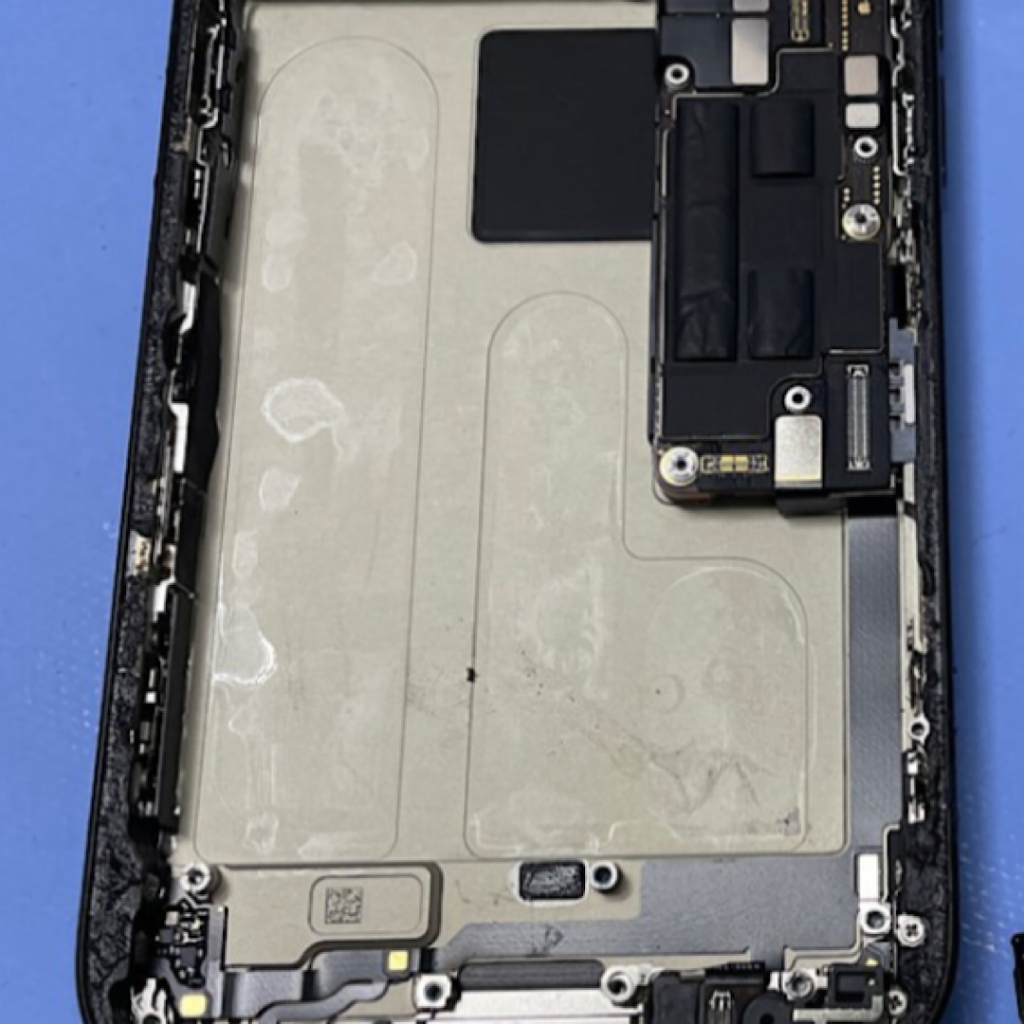 iPhone16pro バッテリー交換| 羽村市神明台|  iPhone16シリーズ修理も即日対応致します！