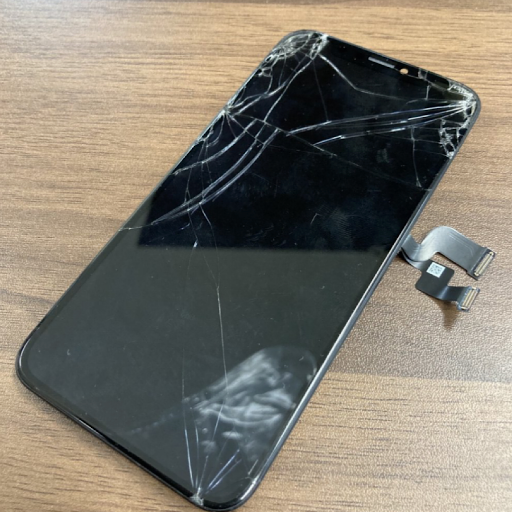 iPhoneXs落下破損でパネル交換| 羽村市玉川|  iPhoneのパネル交換なら飛び込み、即日30分にて対応いたします！