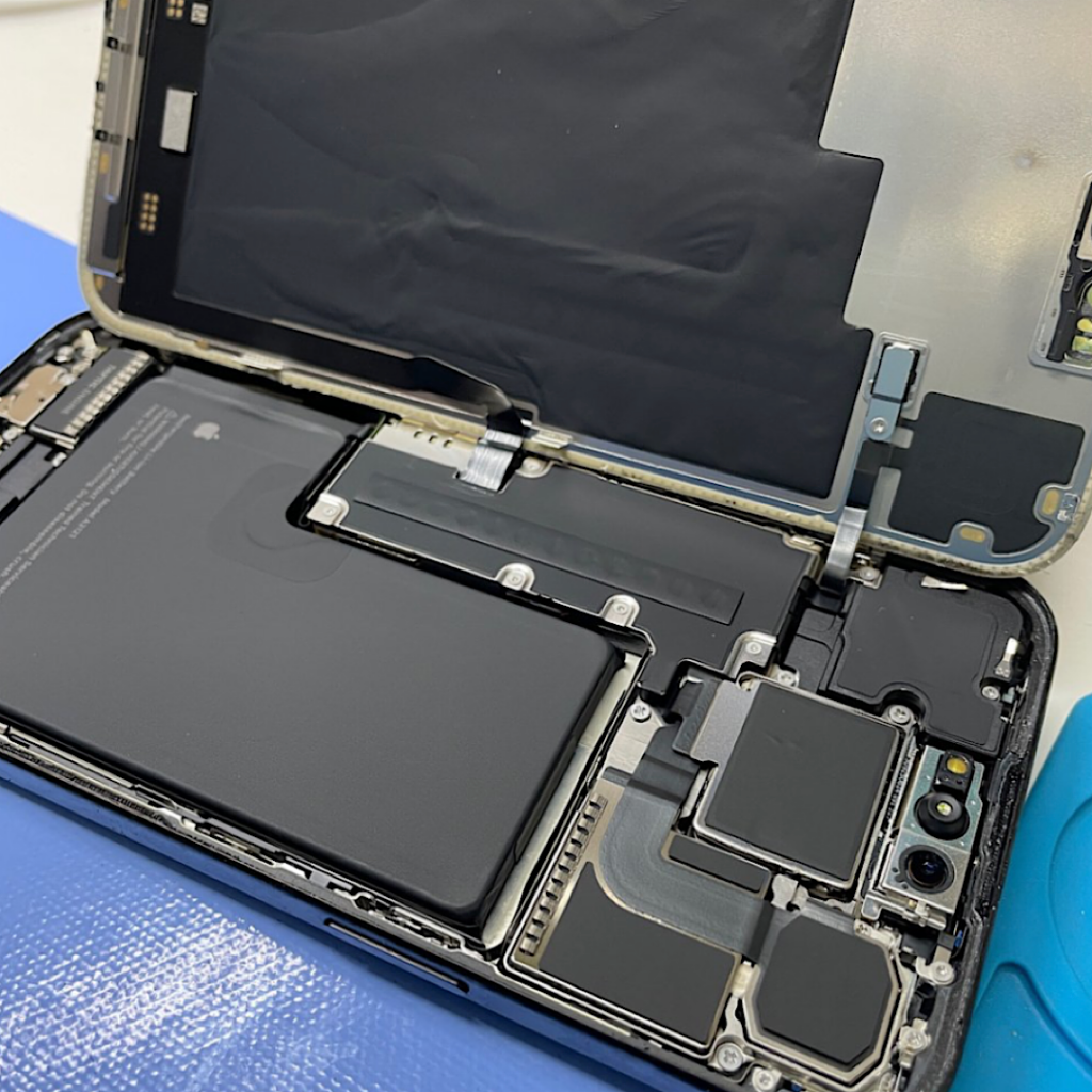 iPhone15ProMax ガラス亀裂 パネル交換修理|羽村市富士見平| 予約無しでも即日30分で修理対応しております‼︎