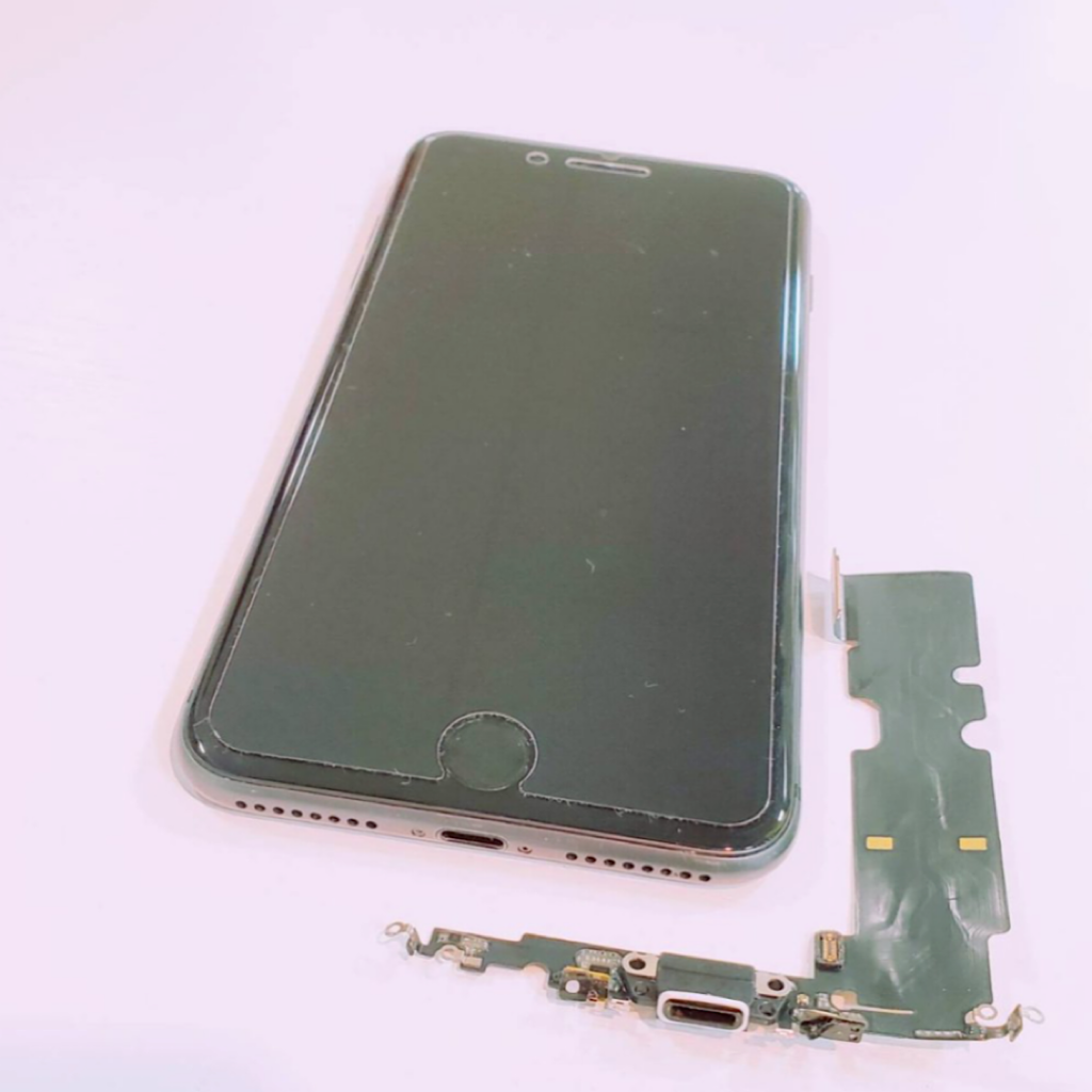 iPhone8Plusライトニングドック交換修理|羽村市緑ヶ丘| 予約無しでも即日1時間で修理対応しております‼︎