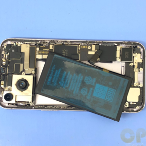 iPhone14 バッテリー交換|バッテリーが膨張してしまった時は、すぐにご相談下さい。即時バッテリー交換を承ります!!｜あきる野市上ノ台