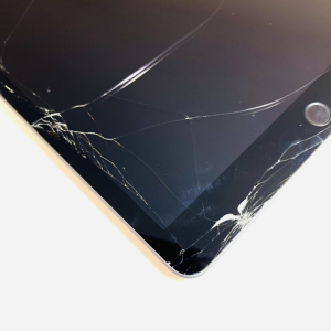 iPad 8 フロントパネル交換| 昭島市田中町｜iPad故障はご予約で当日に交換修理が出来ます！