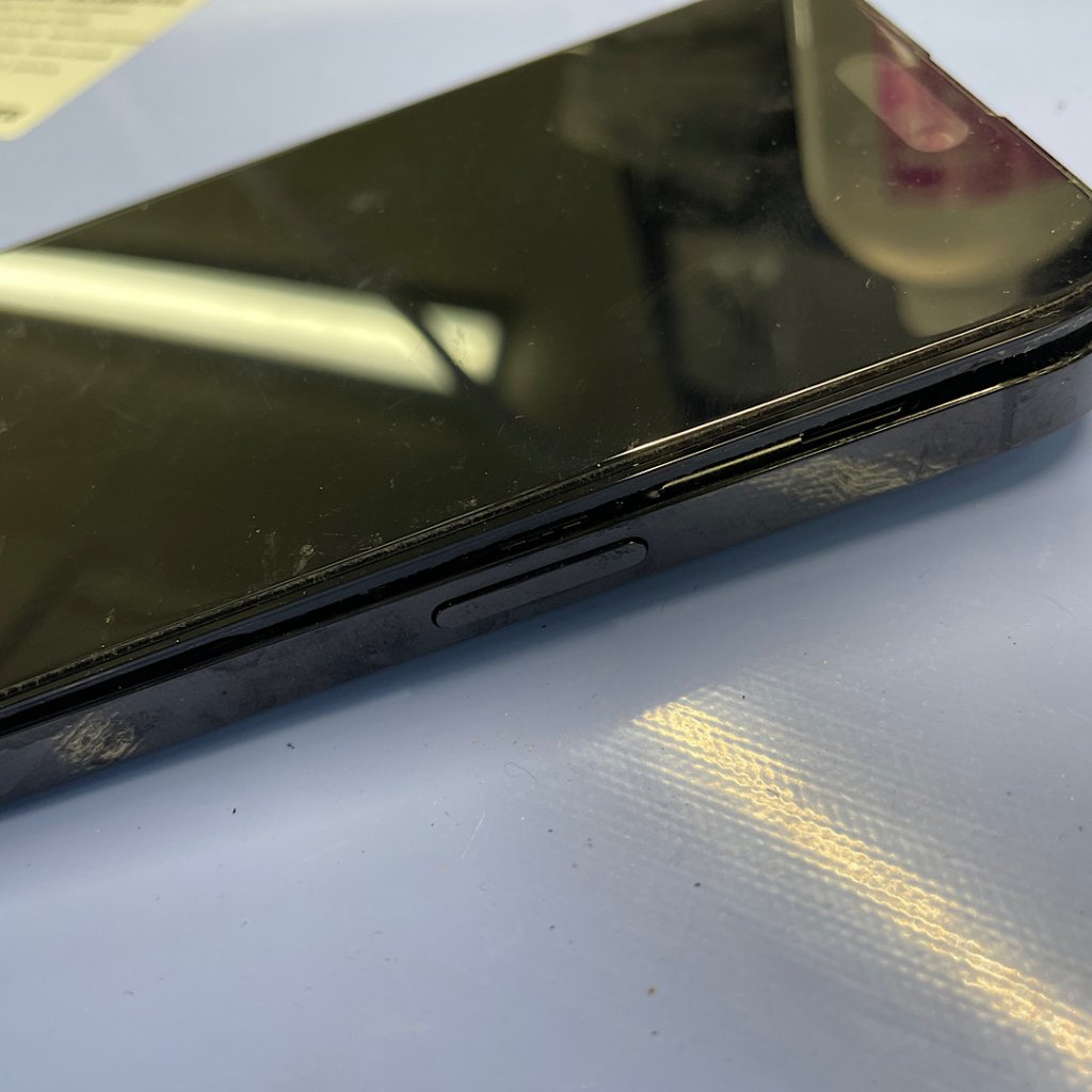 iPhone13Pro 電池膨張 画面破損 液晶交換 | 西多摩郡瑞穂町殿ケ谷| 予約無し！飛び込みでも即時対応出来ます！