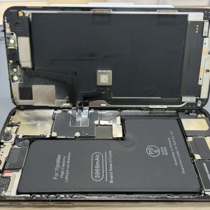 iPhone11ProMaxバッテリー交換・充電不良点検