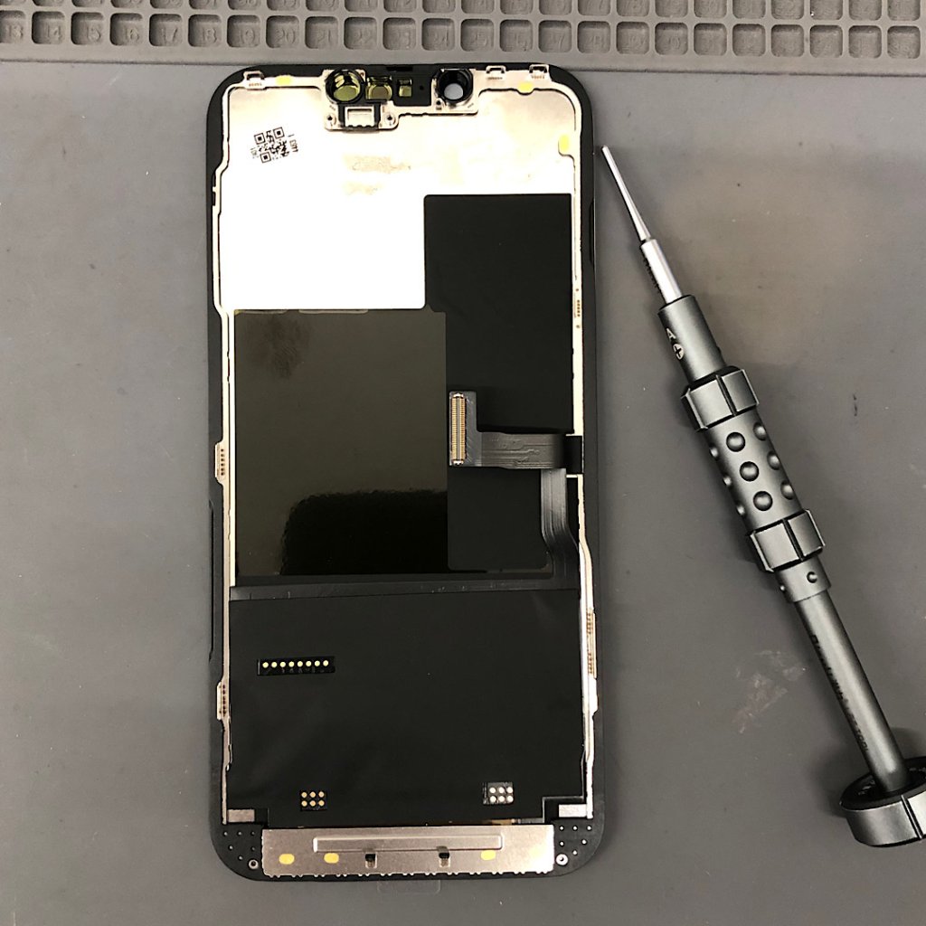 iPhone13Pro フロントパネル交換