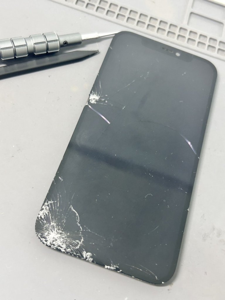 iPhone12 フロントパネル交換修理