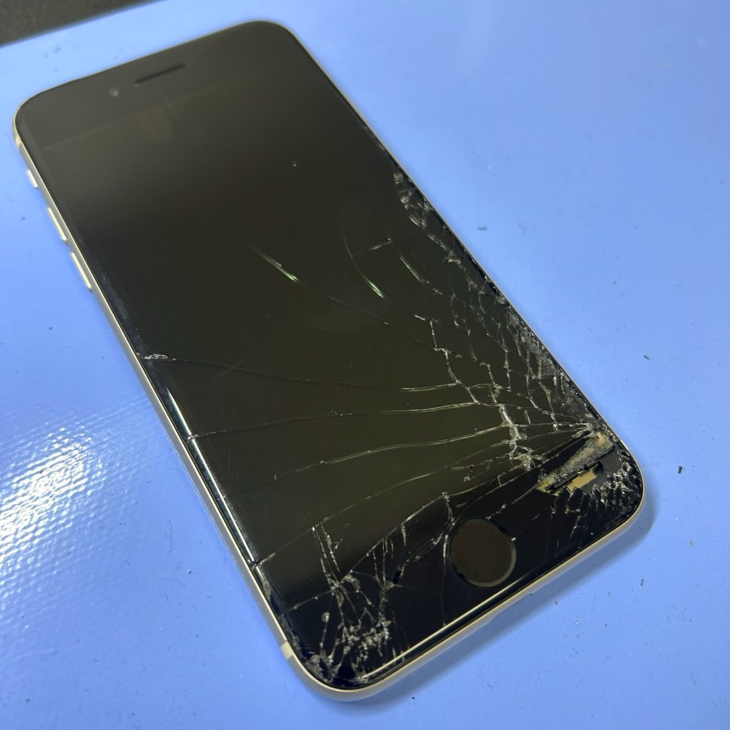 【iPhone SE3 ガラスパネル交換修理】画面割れも即日で綺麗に修復｜伊勢崎市山王町