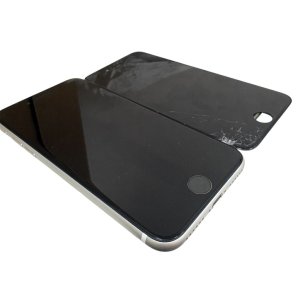 【即日修理!!】iPhoneSE3　液晶交換