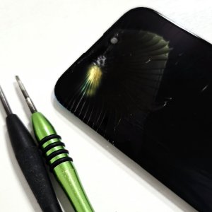 iPhone15 液晶交換