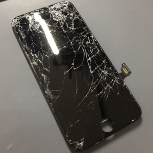 iPhoneSE2 道路落下 ガラスパネル交換 |昭島市緑町| 即日30分で修理対応しております‼︎