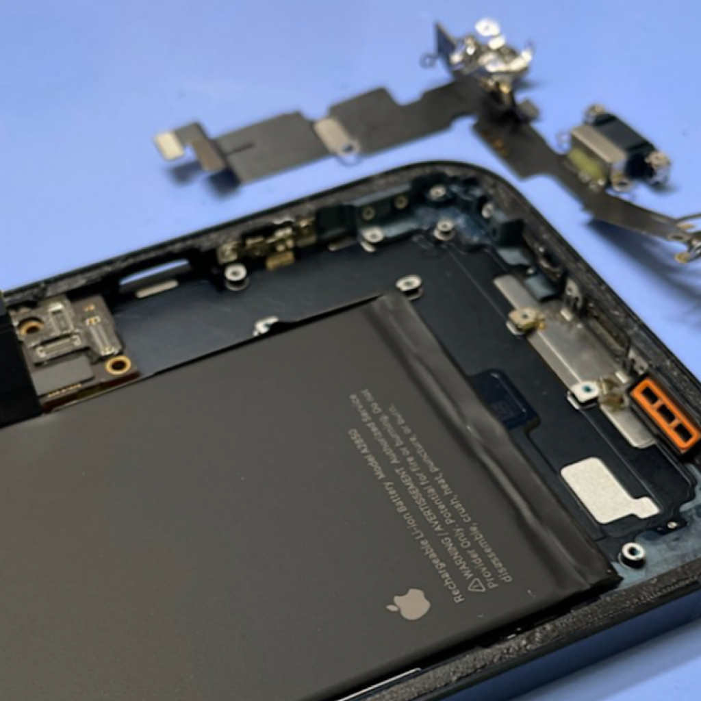 iPhone14Plus 充電出来ない！ドック交換修理|あきる野市戸倉| 充電口ノ修理も即日で修理対応しております‼︎