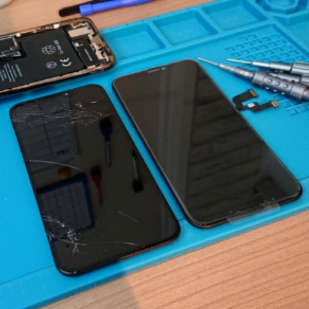 iPhone Xs 上部にヒビ 液晶交換 |あきる野市二宮| 即日30分で修理対応しております‼︎