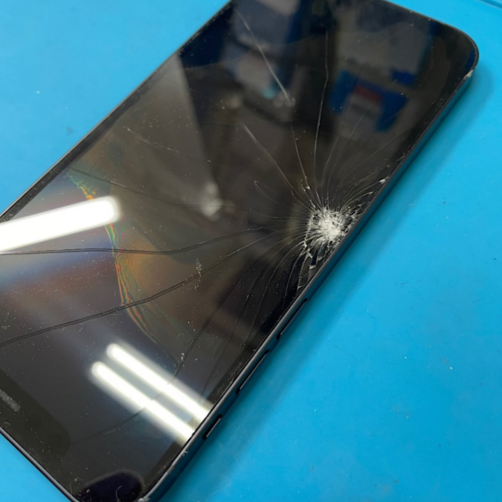 iPhone15Plus ガラスパネル破損交換修理 |西多摩郡瑞穂町長岡| 即日30分で修理対応しております‼︎