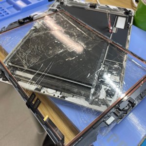 iPad8落下破損ガラスパネル交換修理|福生市志茂| iPadの修理もご予約で即日対応！