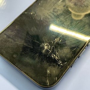iPhone15Pro液晶交換 |あきる野市草花| 液晶交換も即日30分で修理対応しております‼︎