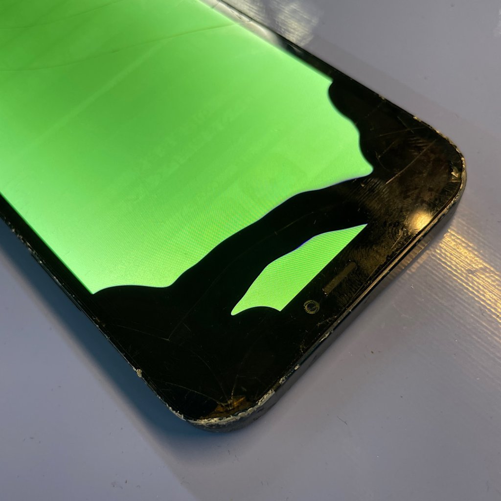 iPhone12Pro 画面ヶが緑に変色‼︎液晶交換| 青梅市河辺町| 液晶トラブルは即日修理対応しております!どうぞお問い合わせ下さい!!