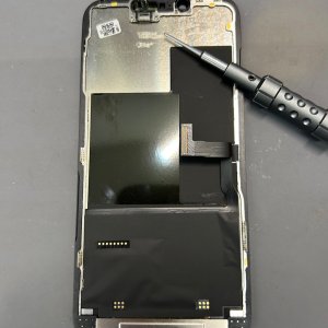 iPhone13Proフロントパネル交換