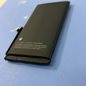 膨らんだ iPhone13 バッテリー交換