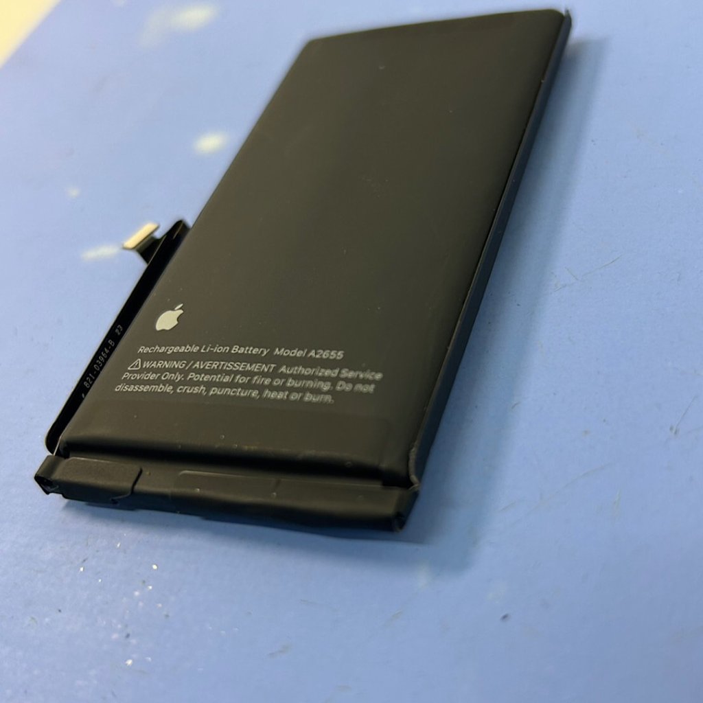 膨らんだ iPhone13 バッテリー交換