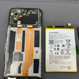 Androidスマホ  OPPO A3 5Gのバッテリー交換