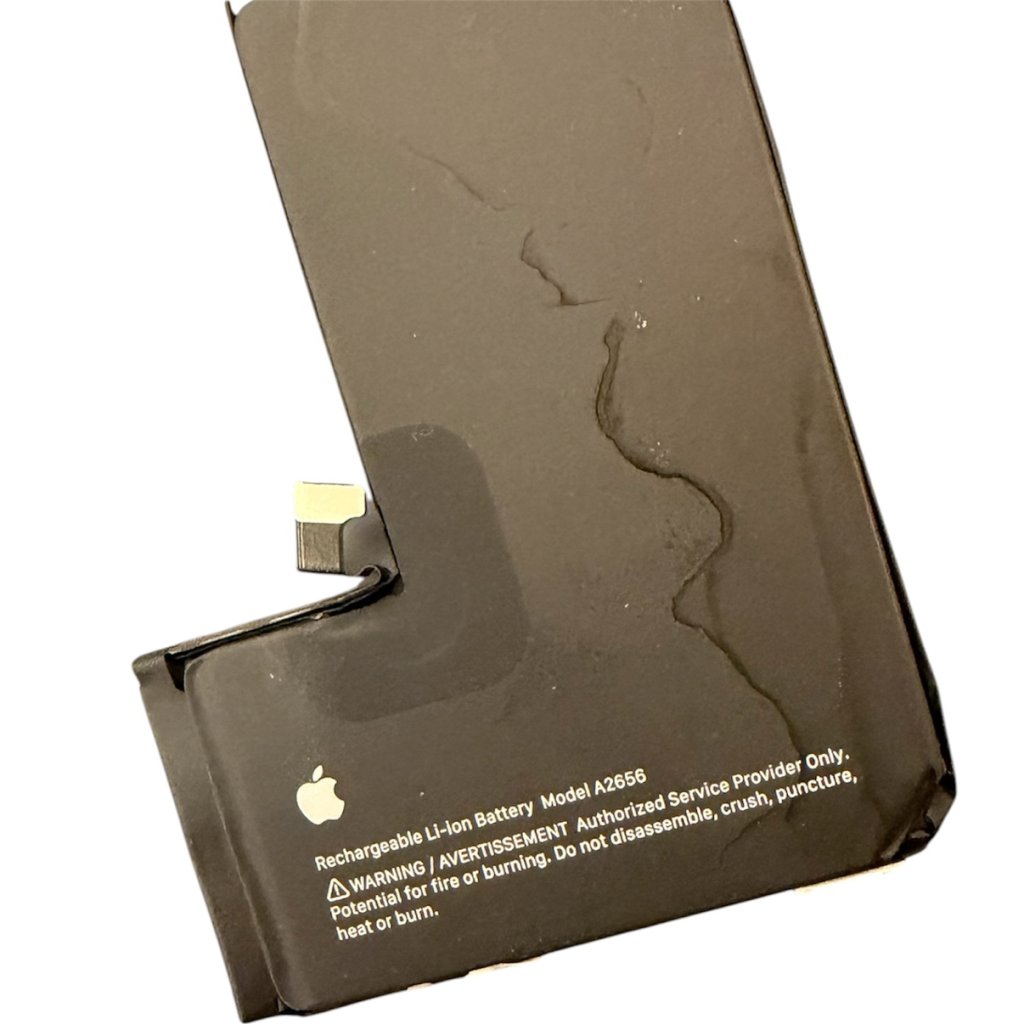 【登別店】iPhone13 Pro バッテリー交換修理｜バッテリー膨張による交換対応