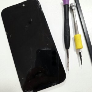 iPhone15 フロントパネル交換