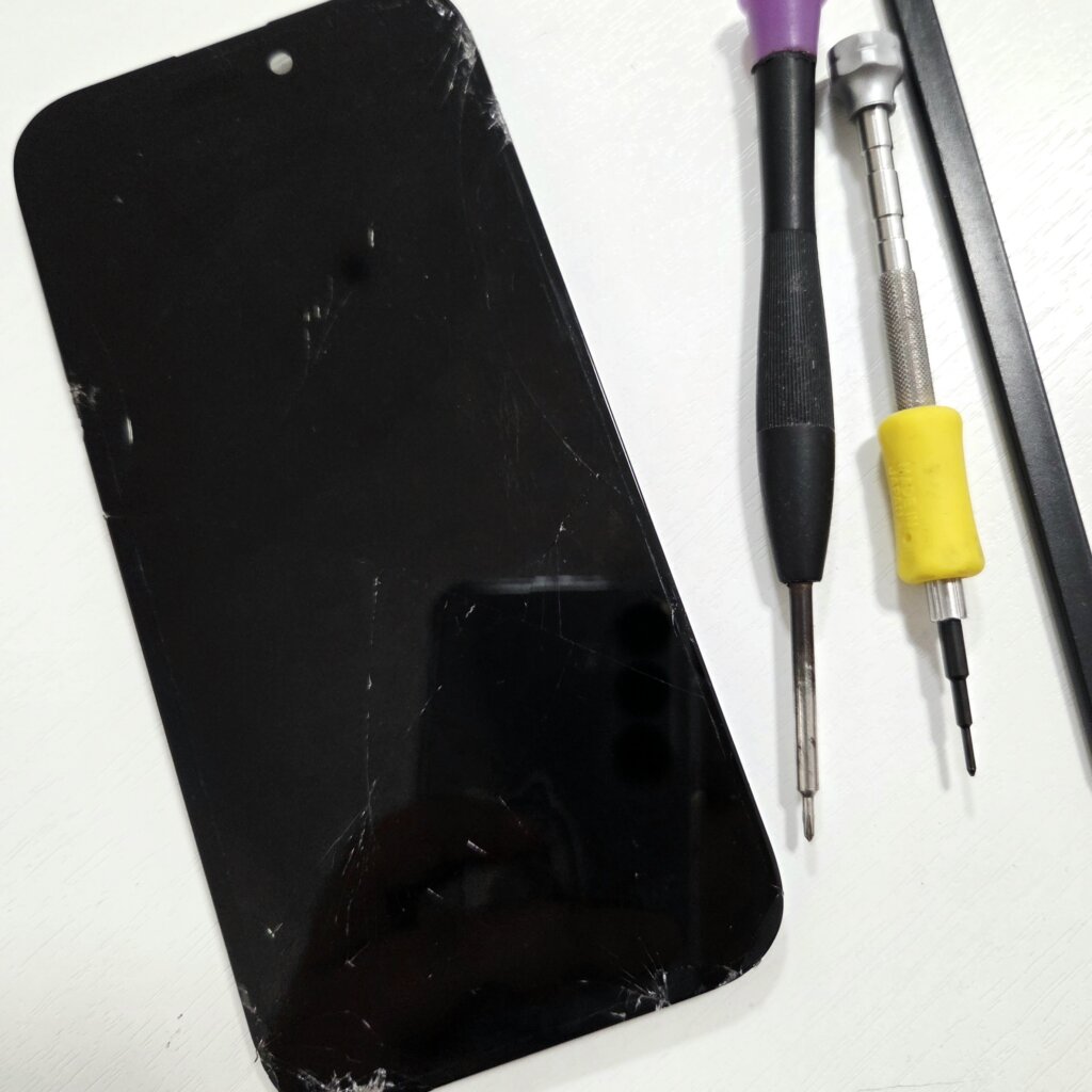 iPhone15 フロントパネル交換