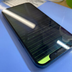 iPhone13 画面に線が入る‼︎液晶交換修理 |福生市加美平| 雨の日も即日30分で修理対応しております‼︎