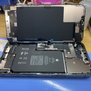 iPhone12ProMax 夕方電源落ちる バッテリー交換修理|青梅市塩船| 電池交換も即日30分で修理対応しております‼︎