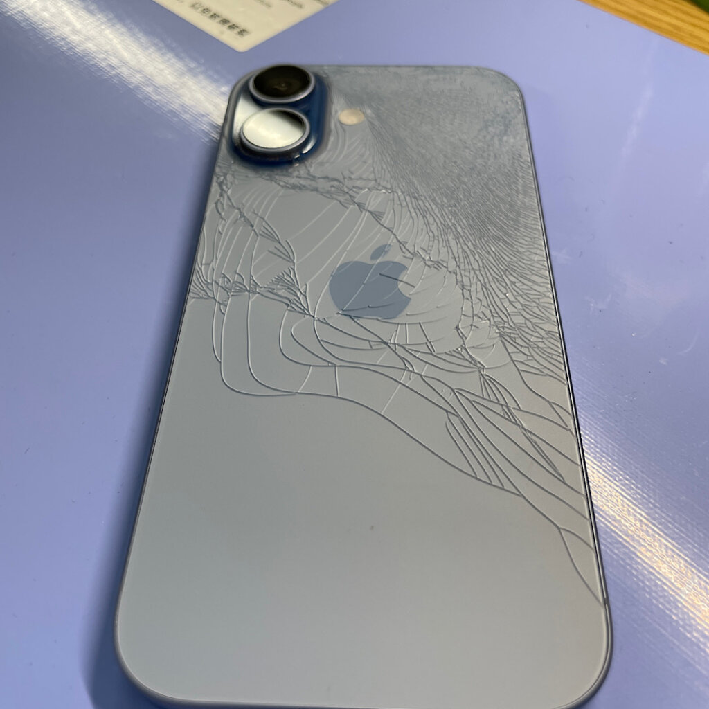 iPhone17 バックパネル交換修理| 横田基地からお客様が来店| 英語話すスタッフ居ます！
