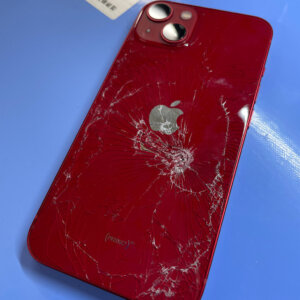 iPhone13背面バキバキ‼︎バックパネル交換 |武蔵村山市中藤|  iPhoneの背面修理はご予約で修理対応しております‼︎