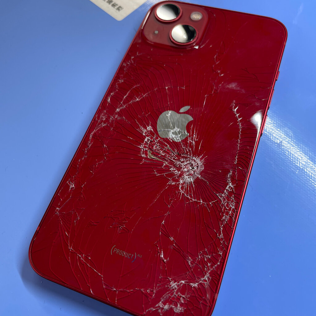 iPhone13背面バキバキ‼︎バックパネル交換 |武蔵村山市中藤|  iPhoneの背面修理はご予約で修理対応しております‼︎