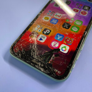 iPhone11Pro液漏れ パネル交換| 武蔵村山市三ツ藤| iPhone修理最安値、最短で行っております！