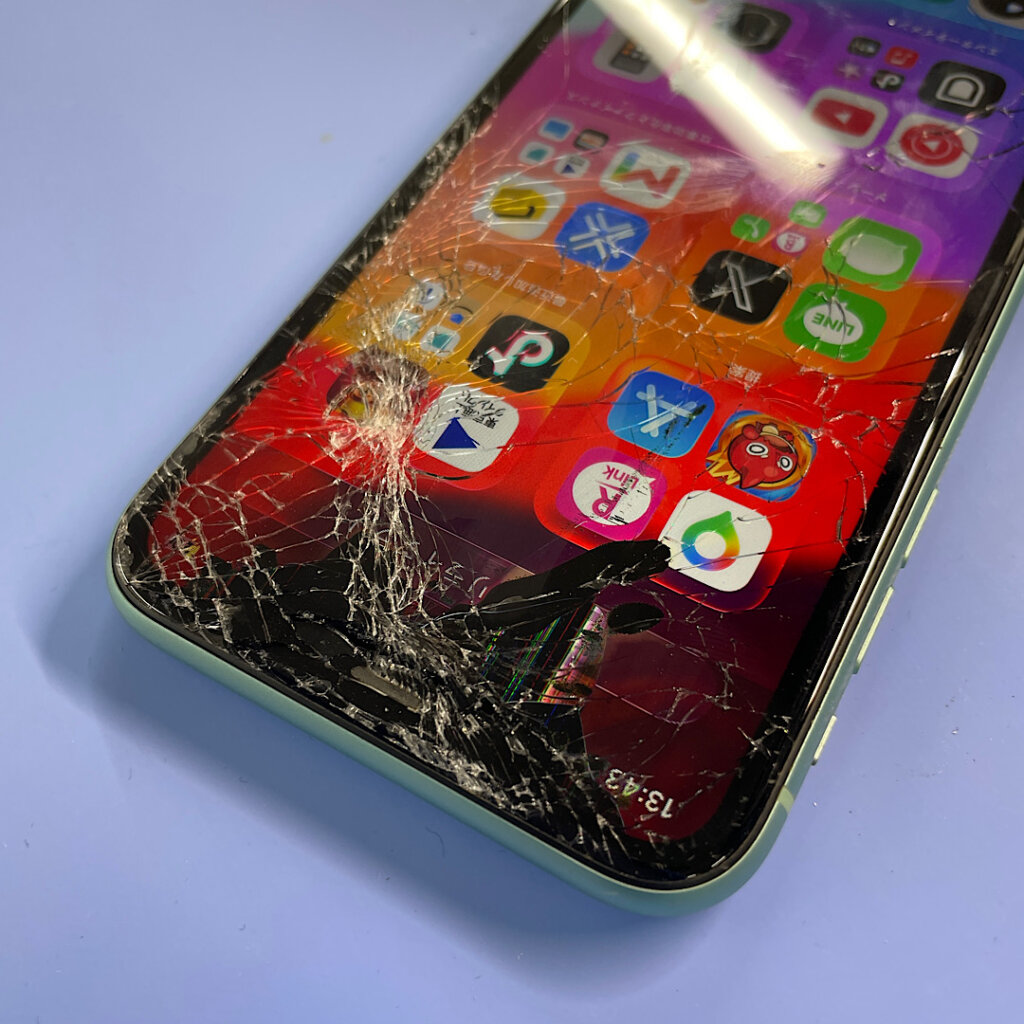 iPhone11Pro液漏れ パネル交換| 武蔵村山市三ツ藤| iPhone修理最安値、最短で行っております！