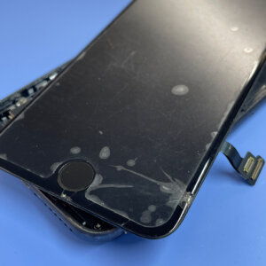 iPhoneSE2 落下破損 パネル交換 | あきる野市瀬戸岡| パネル交換は即日30分で交換修理が出来ます！