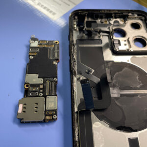 iPhone 14ProMax プールに落下 水没修理 |昭島市中神町| 水没修理もご予約で修理対応しております‼︎
