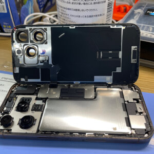 iPhone16pro 液晶交換修理|福生市武蔵野台| 飛び込みでも即日30分で修理対応しております‼︎