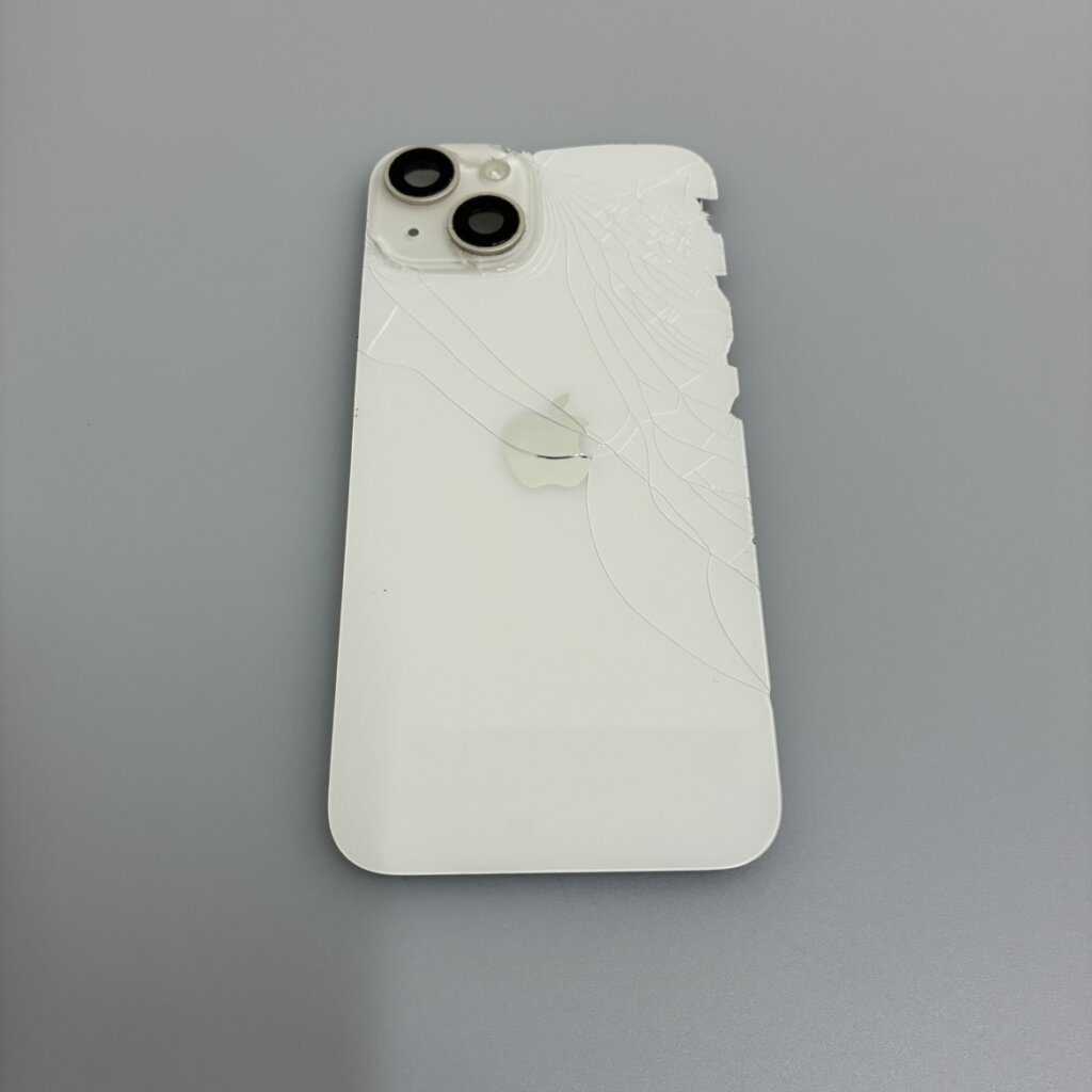 iPhone14 バックパネル交換修理