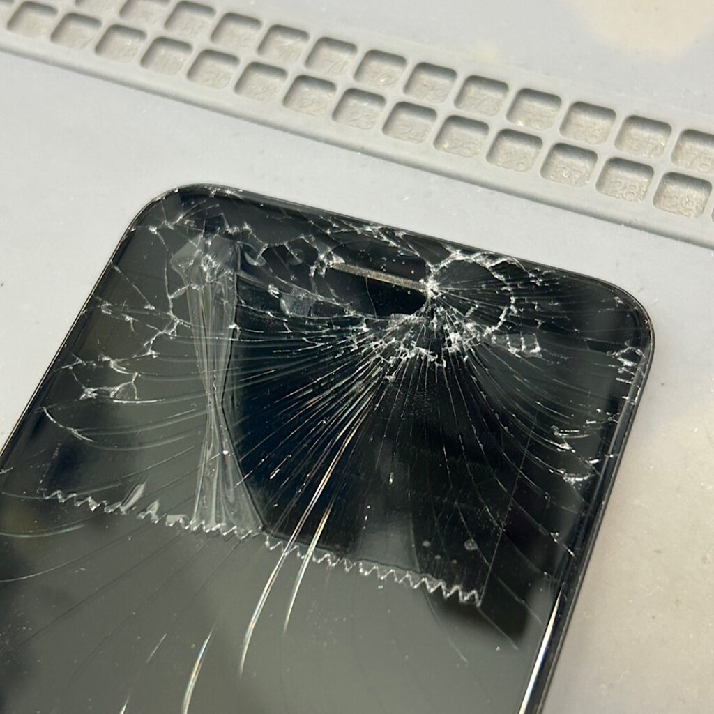 iPhone SE3フロントパネル交換