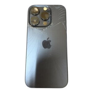 iPhone16 Pro 背面ガラス交換 登山中の落下による破損