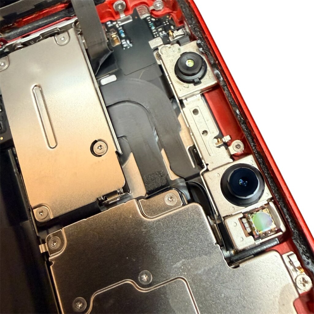登別市でiPhone12のカメラ交換ならスマホ修理SHOP｜インカメラが真っ暗でも即日対応！