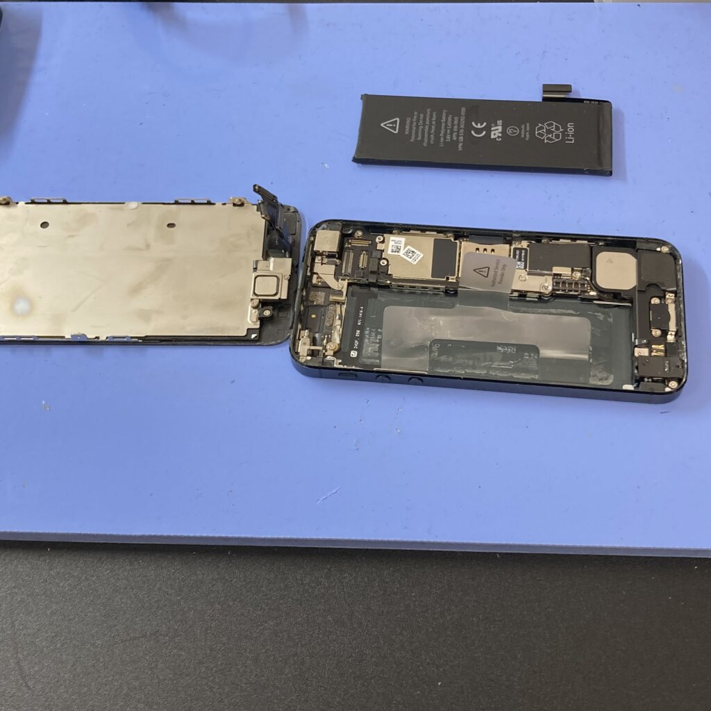 【iPhone5 バッテリー交換】充電の減りの早さを改善！｜伊勢崎市南千木町