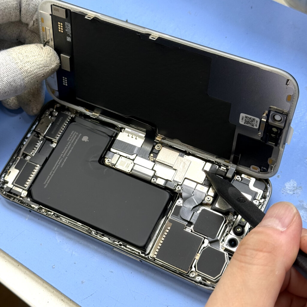 【iPhone15Pro 水没修理】電源が入らない水濡れ端末を点検！｜前橋市六供町
