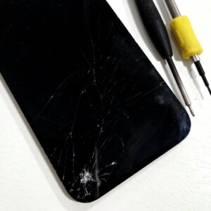 iPhone15 フロントパネル交換