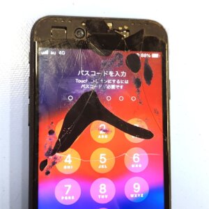 【iPhone SE3 液晶交換】大きく破損した画面を約1時間で修理！｜伊勢崎市今泉町