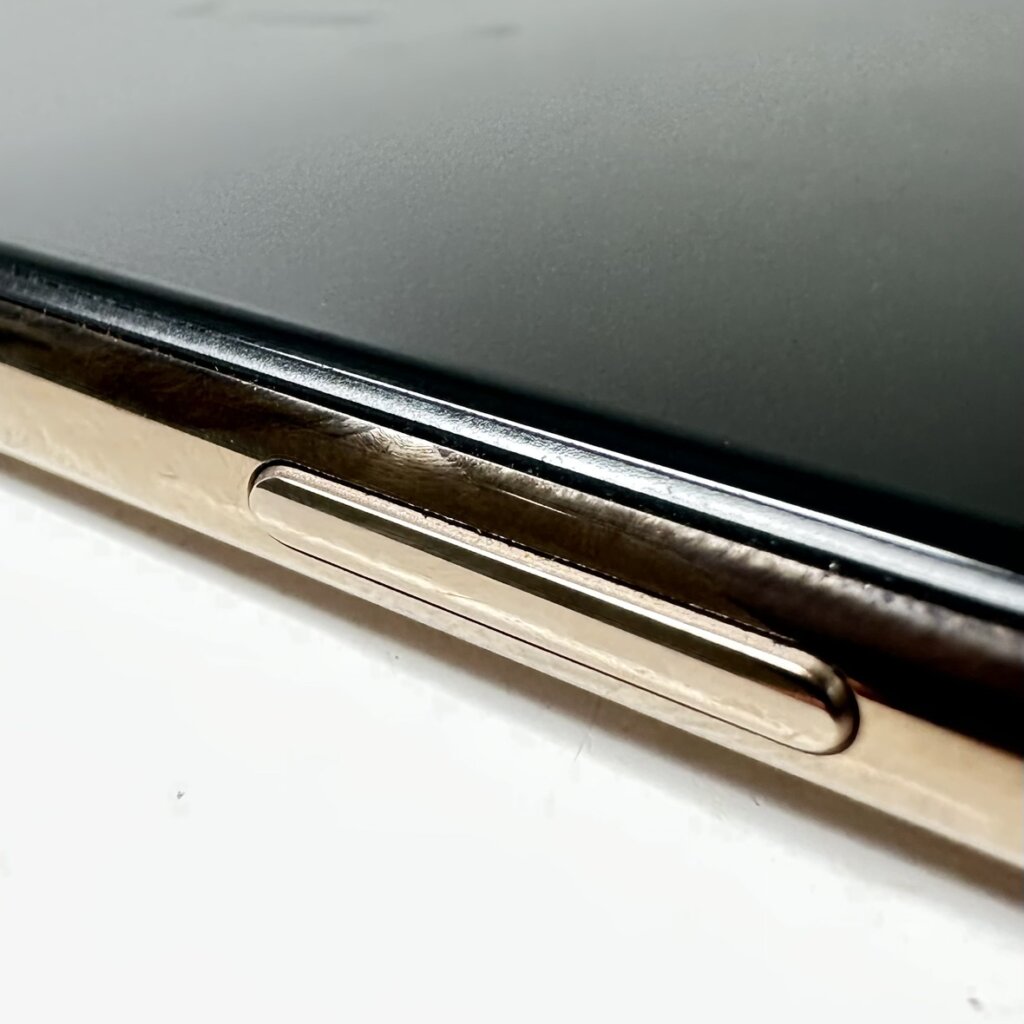 iPhoneXS　電源ボタン交換修理
