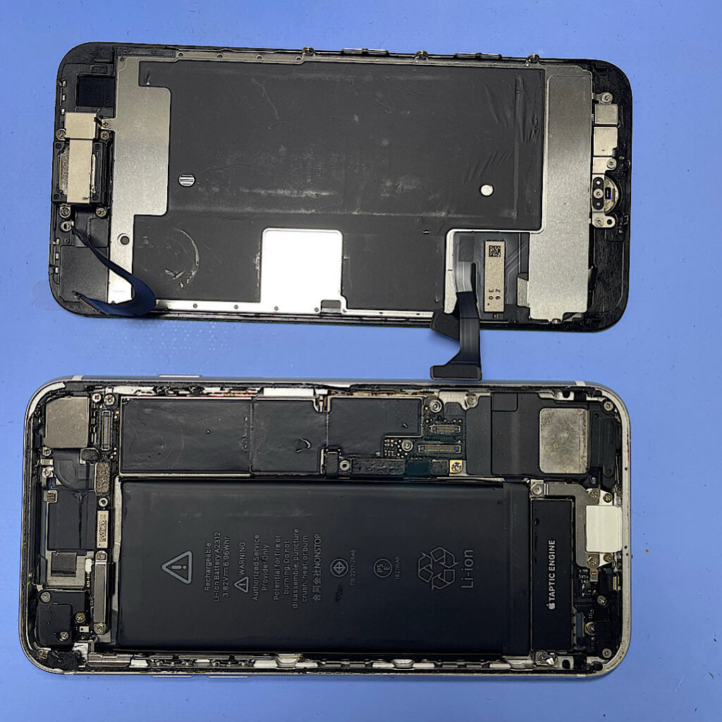 iPhone SE3バッテリー交換| 守谷市本町| 液晶パネル交換も即日お渡しの修理対応しております！