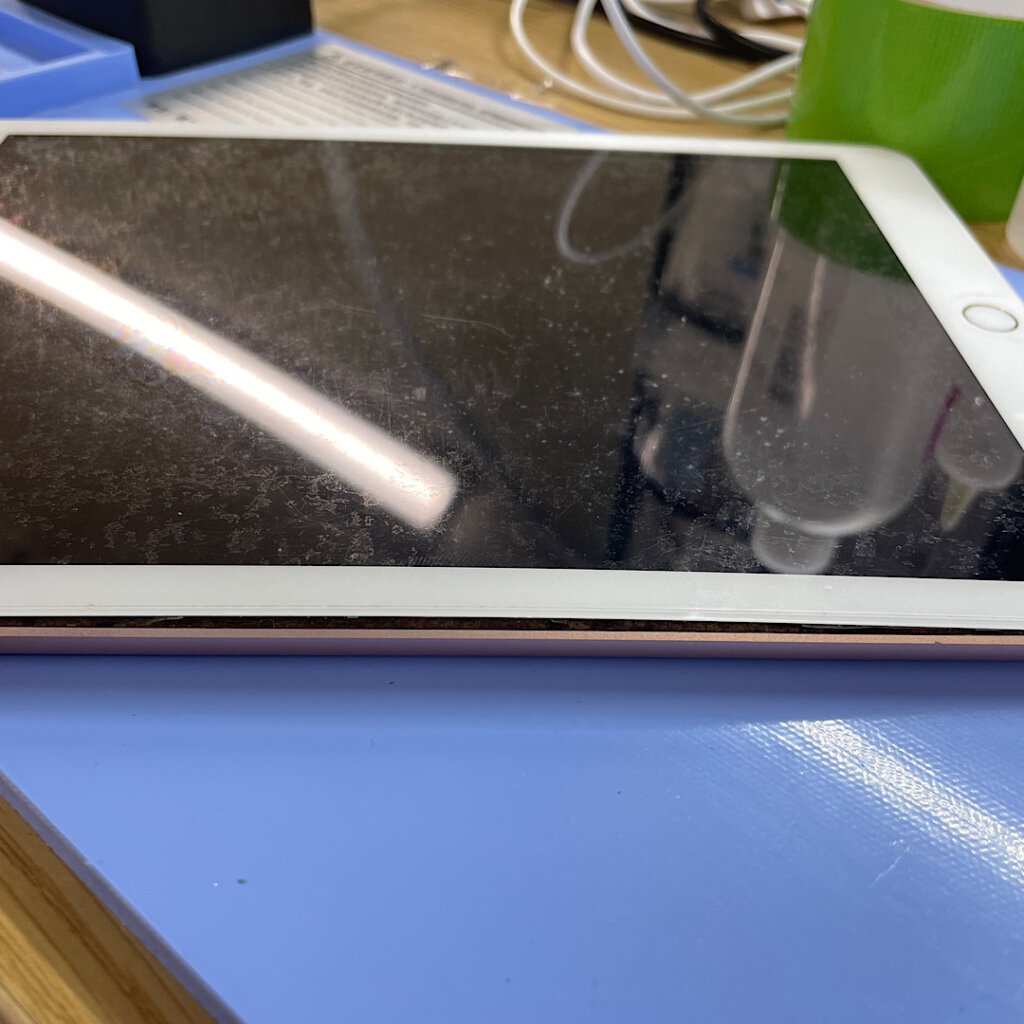 iPad7 バッテリー膨張 電池交換修理｜武蔵村山市伊奈平｜バッテリー交換修理もご予約で即日スピード修理対応！