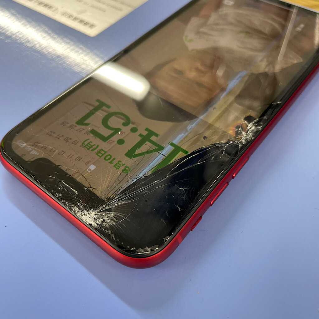 iPhone11 液晶から液漏れ 液晶交換| 武蔵村山市学園| 飛び込み来店にも修理対応しております!
